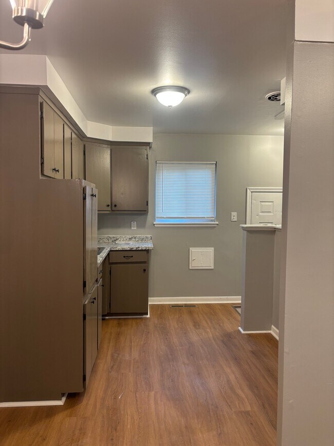 Foto del edificio - 1034 McKeighan Ave