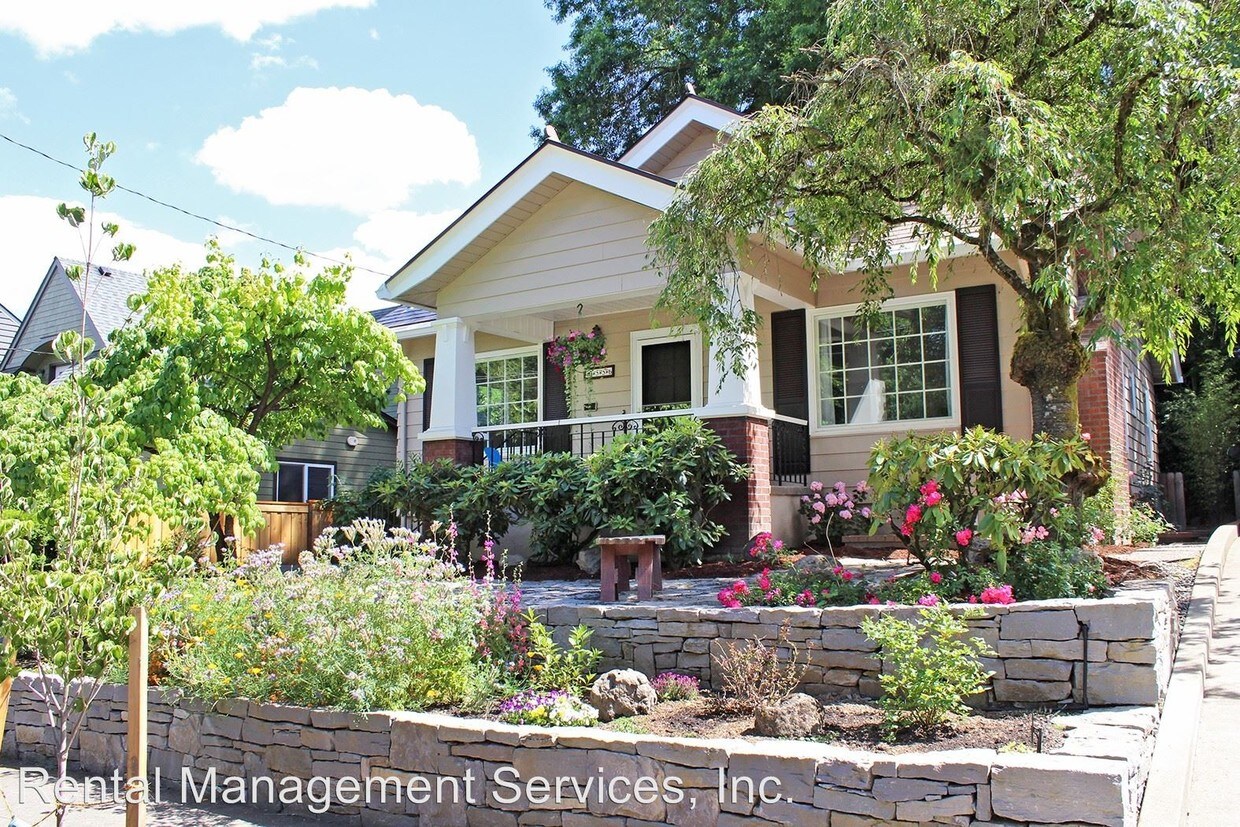Foto principal - 3 br, 2 bath House - 2556 NW Pettygrove St.