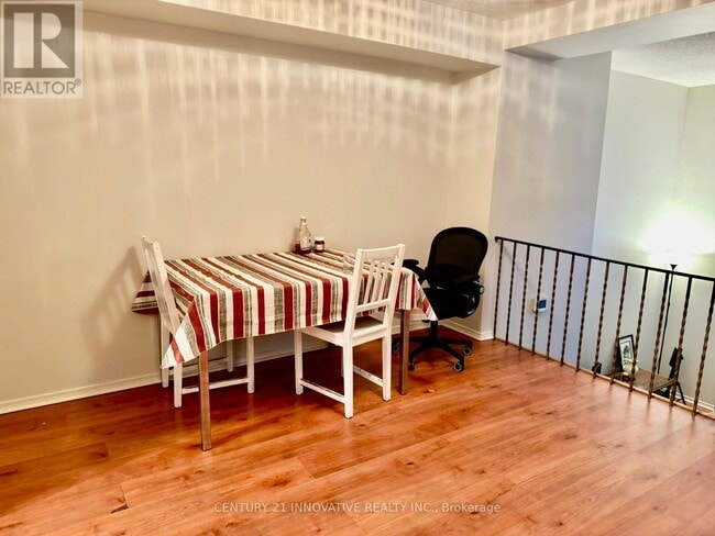 Photo du bâtiment - 1330 Trowbridge Dr