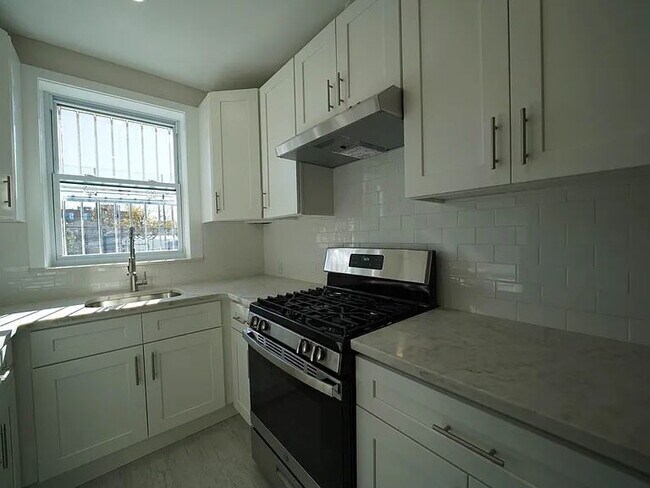 Foto del edificio - Beautiful, newly renovated 1-bedroom apartment available