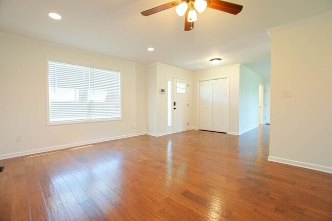 Building Photo - Pet Friendly Three Bedroom!
