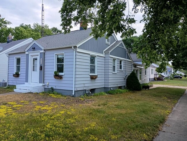 Building Photo - 320 S Griffin St