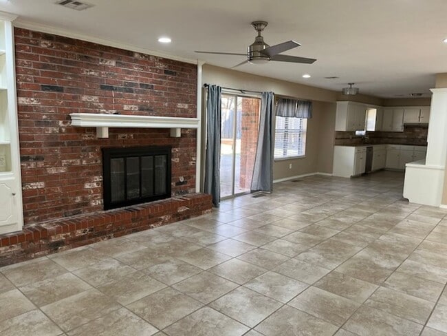 Building Photo - Beautiful 3 Bed 2.5 Bath Home in Edmond!  ...