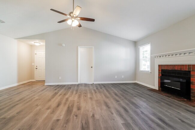Building Photo - 375 Springlake Dr