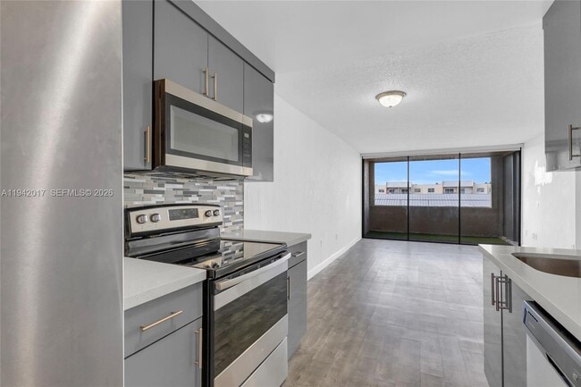 Building Photo - 10400 SW 108th Ave