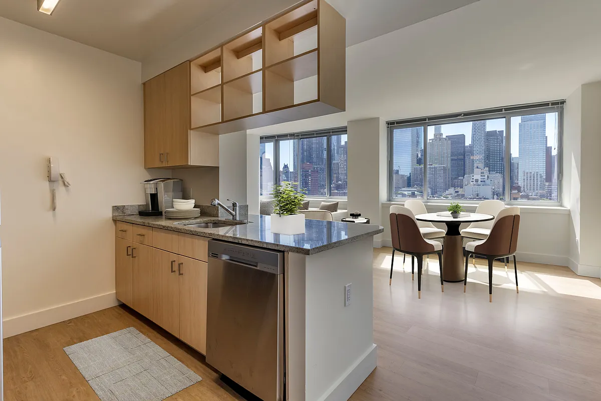 Foto principal - 515 W 52nd St