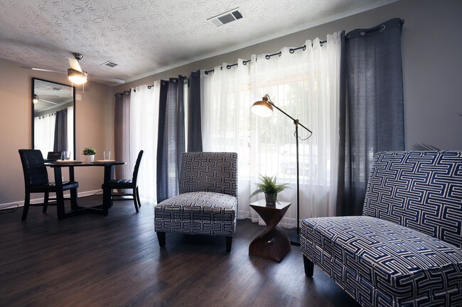 The Life at Peppertree Circle Apartments Decatur, GA