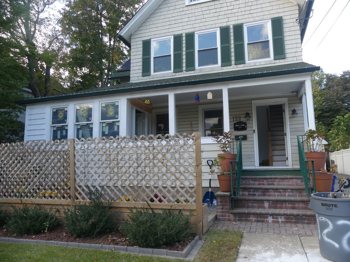 Foto principal - 122 Oak St