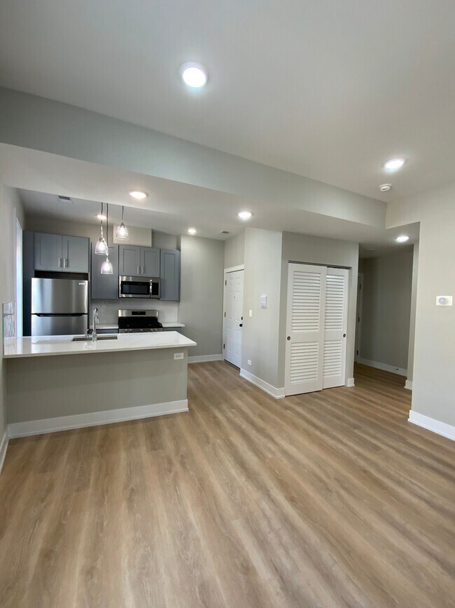 Foto del edificio - 423 W Belden Ave