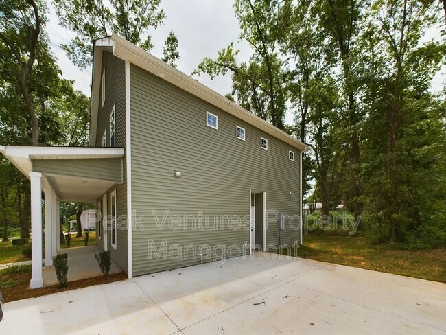 Building Photo - 113 Norbert Ln