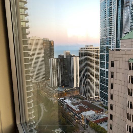 vista del dormitorio principal - 222 N Columbus Dr