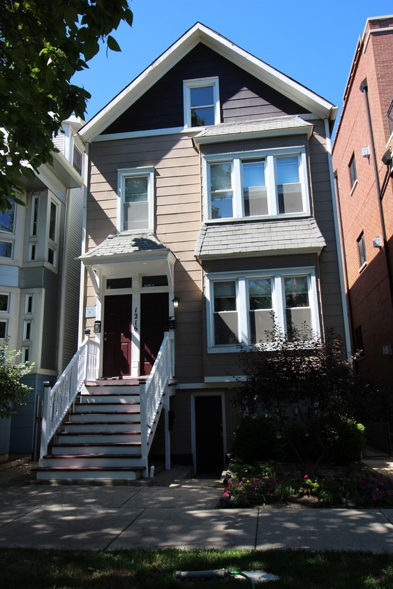 Primary Photo - 1216 W Barry Ave