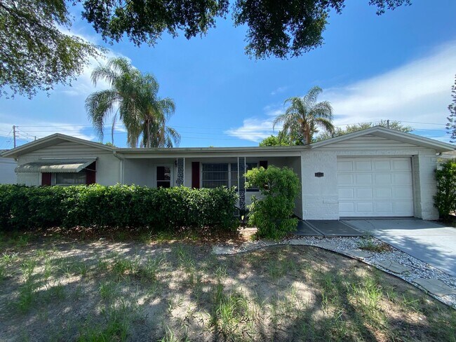 Building Photo - Charming 3 Bedroom, 2 Bath Single-Family H...