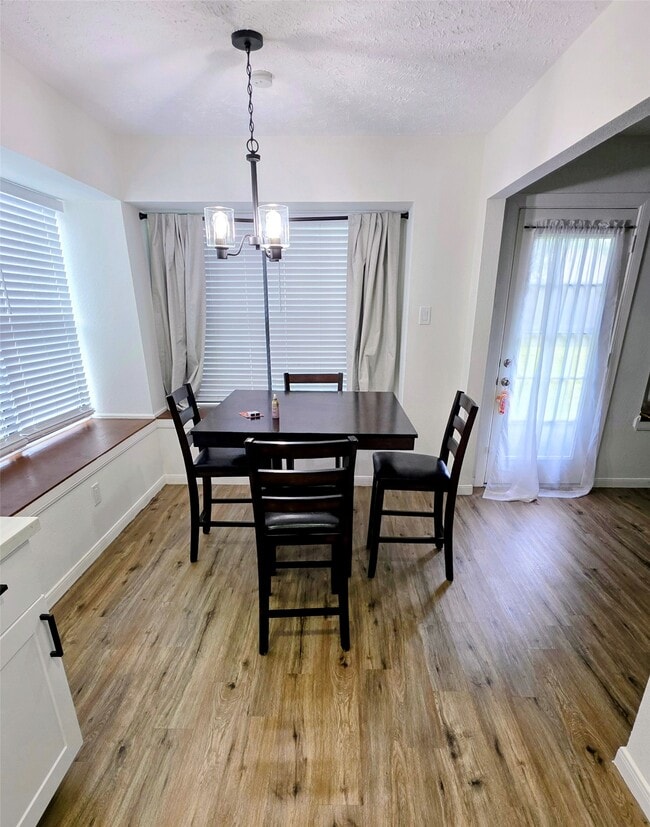 Foto del edificio - 7518 Smiling Woods Ln
