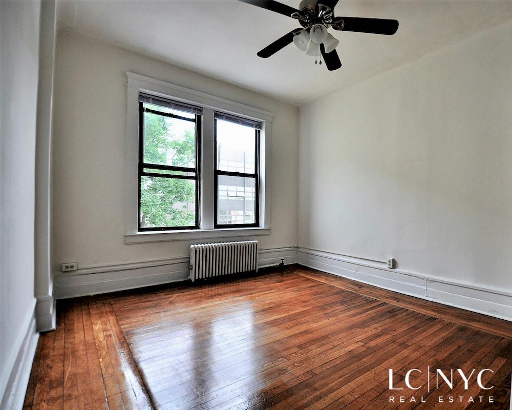 Foto principal - 784 Coney Island Ave