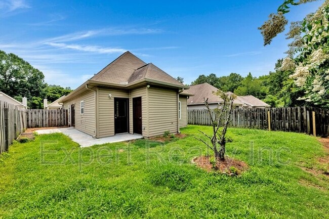 Foto del edificio - 195 Hidden Creek Pkwy