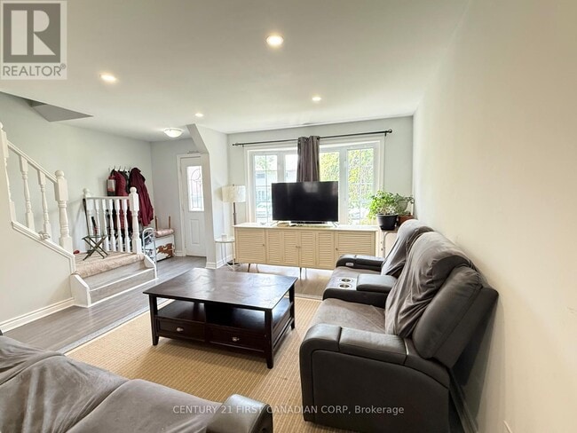 Photo du bâtiment - 700-700 Exeter Rd