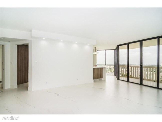 Building Photo - 1000 E Island Blvd