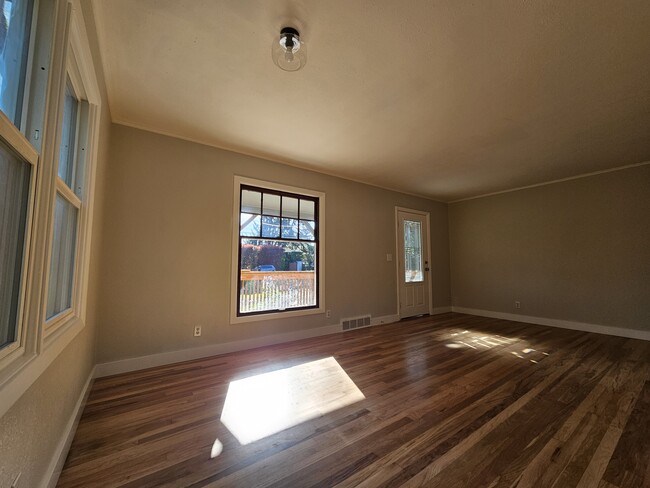 Living/Dining Room Combo - 13225 SE Oatfield Rd