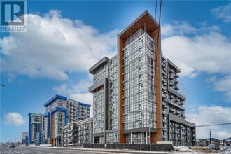 Building Photo - 450 Dundas St E