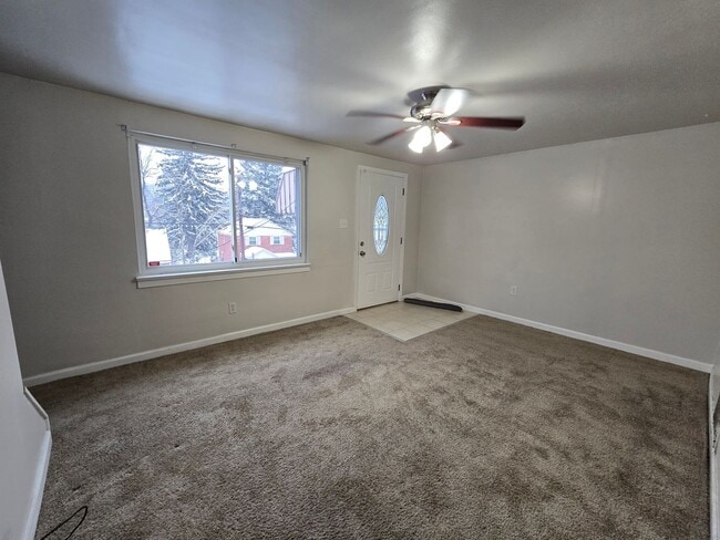 Building Photo - Beautiful 3 Bedroom 2 Full Bathroom Home in Penn Hills - Available NOW!