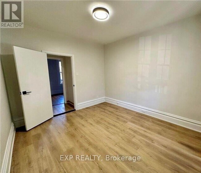 Photo du bâtiment - 162 Ivy Crescent