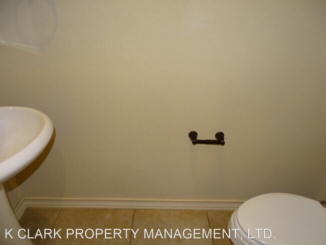 Building Photo - 3 br, 2.5 bath House - 7054 LAKEVIEW DR #101