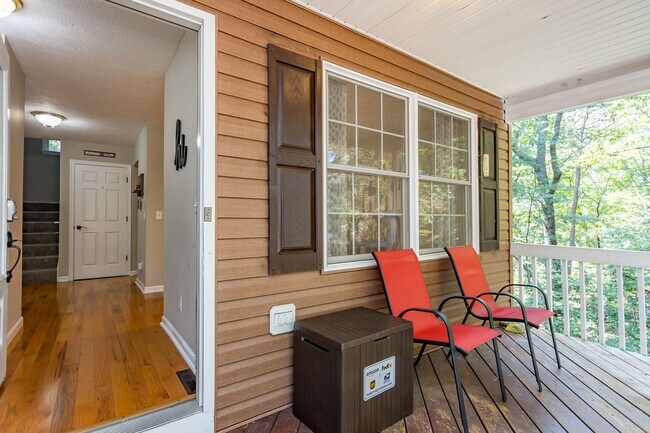 Building Photo - 3 Bedroom Home in Massanutten!!!