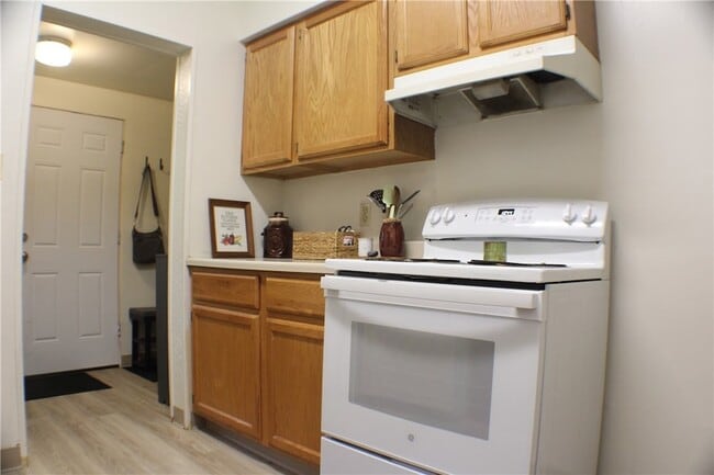 Building Photo - 124 3rd St