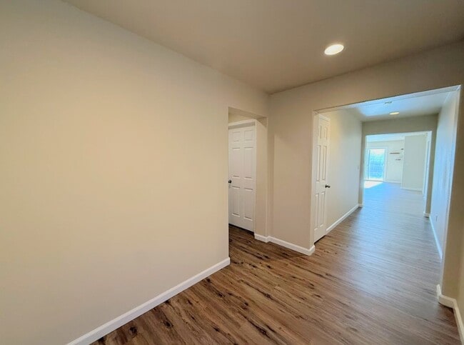 Photo - 1330 Riverside Ct House