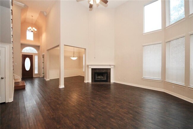 Building Photo - 11608 Spicewood Pkwy