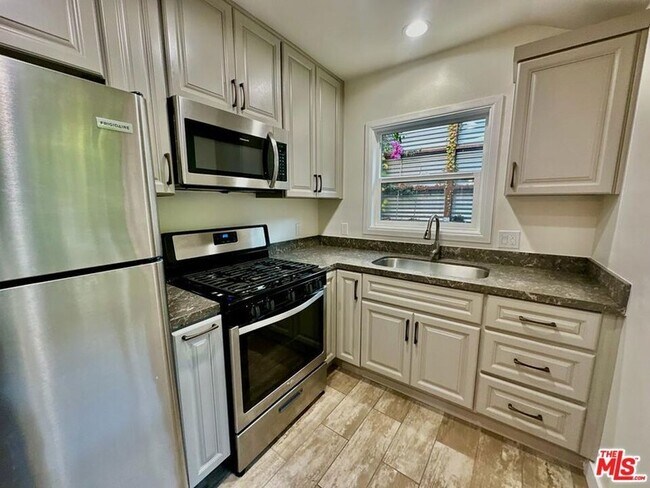 Foto del edificio - 2222 Stanley Hills Dr