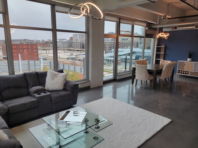 Building Photo - 120 SW 5th St