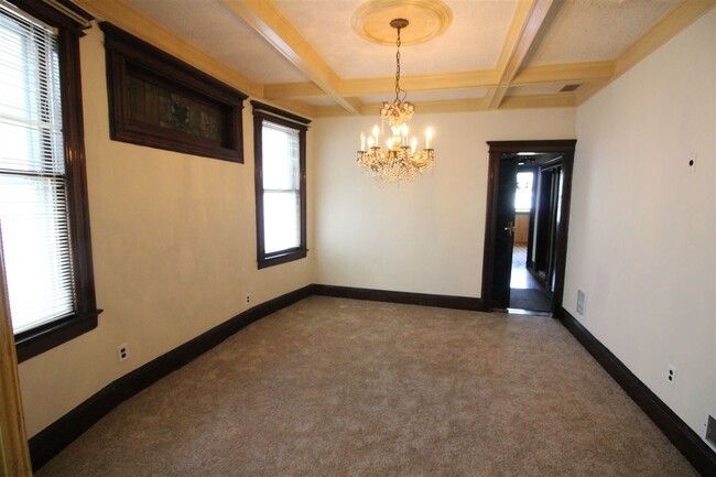 Building Photo - 27 W 39th St