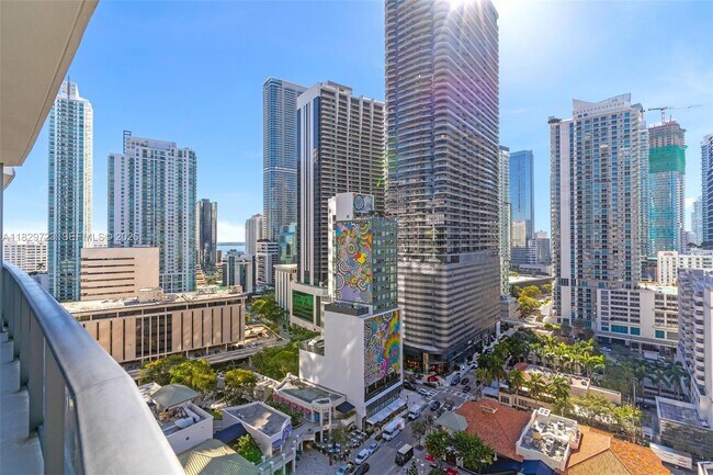 Foto del edificio - 45 SW 9th St