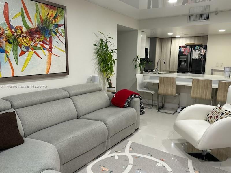 Primary Photo - 3000 Coral Way