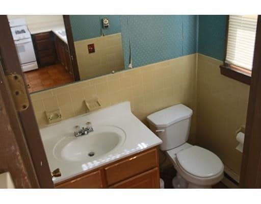 Building Photo - 63 Orlando St