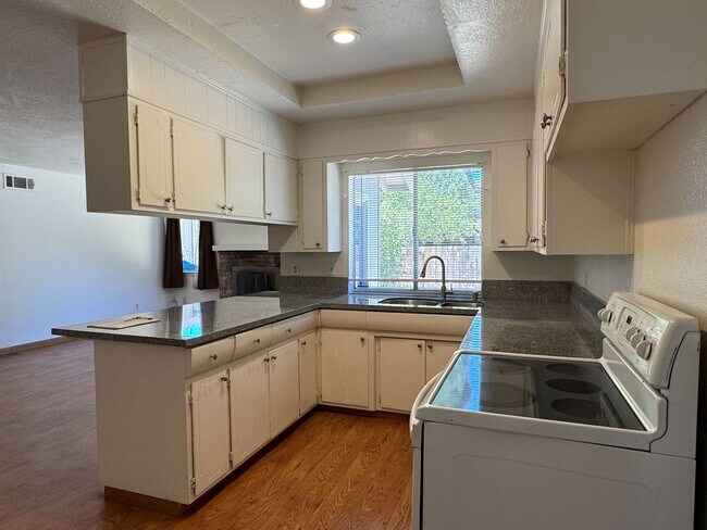 Foto del edificio - Four Bed, Two Bath Home In North Stockton