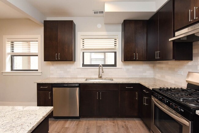 Building Photo - 1139 Maple Ave