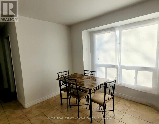 Photo du bâtiment - 35 Waterman Ave