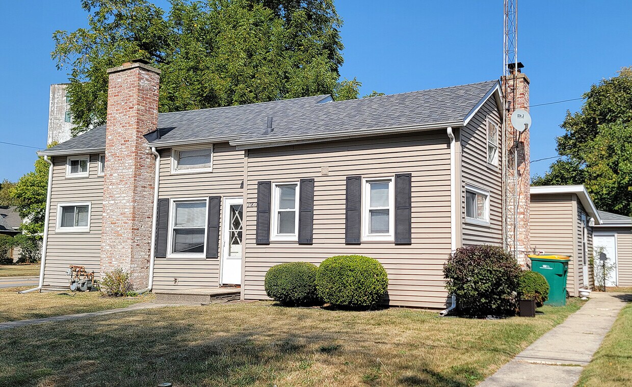 Primary Photo - 14821 S Bartlett Ave