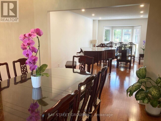 Photo du bâtiment - 1485 Greenbriar Dr