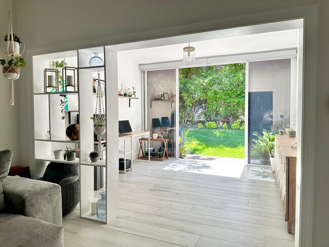 Foto del edificio - 1813 Wood Fern Dr