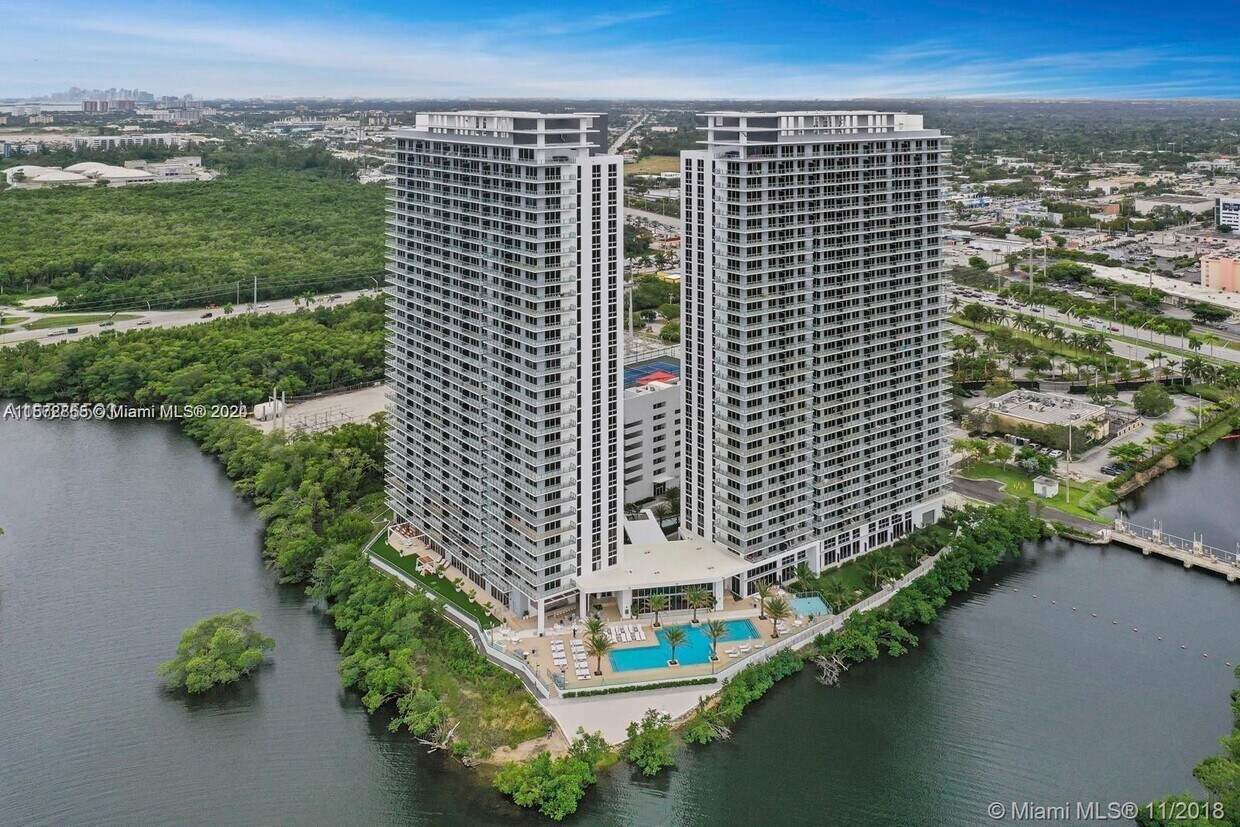 Primary Photo - 16385 Biscayne Blvd