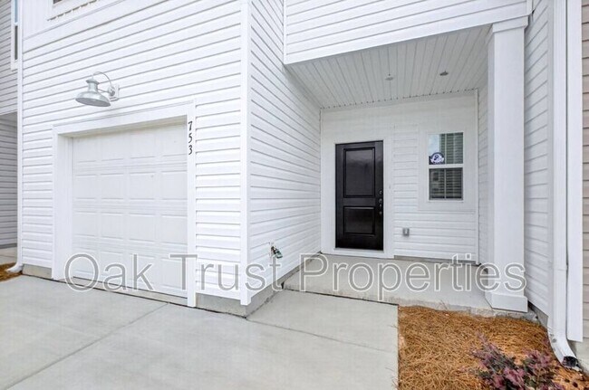 Building Photo - 753 Ridgley Dr