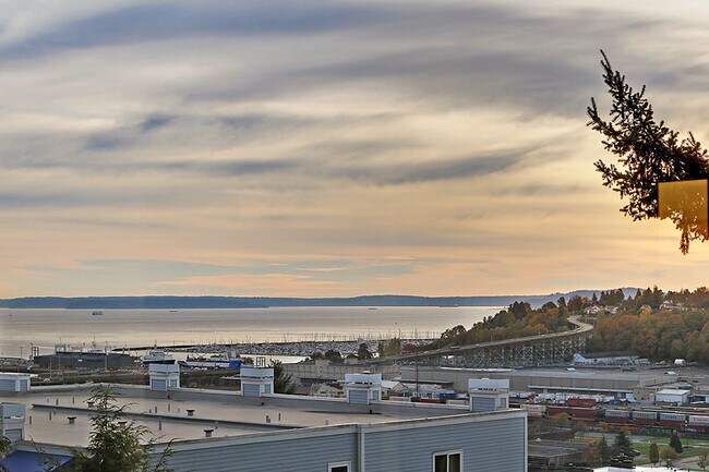 Foto del edificio - 2265 12th Ave W