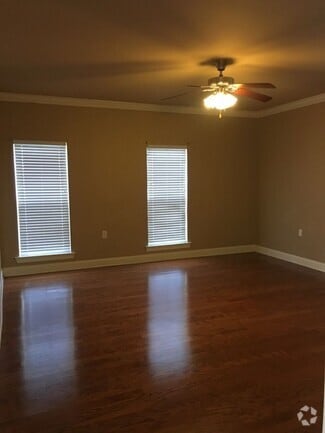 Building Photo - 305 Penny Ln