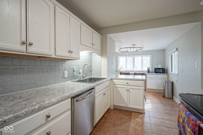 Foto del edificio - 1005 Chevy Chase Ln