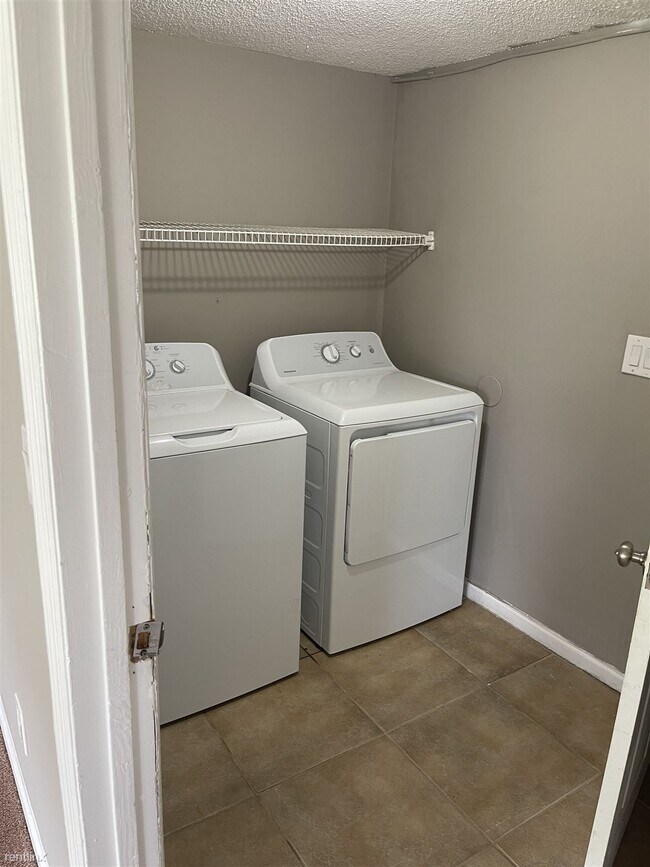 Foto del edificio - 3 br, 2 bath House - 9565 Thomas Downs Lane