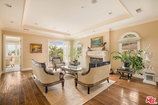 Foto del edificio - 3691 Benedict Canyon Ln